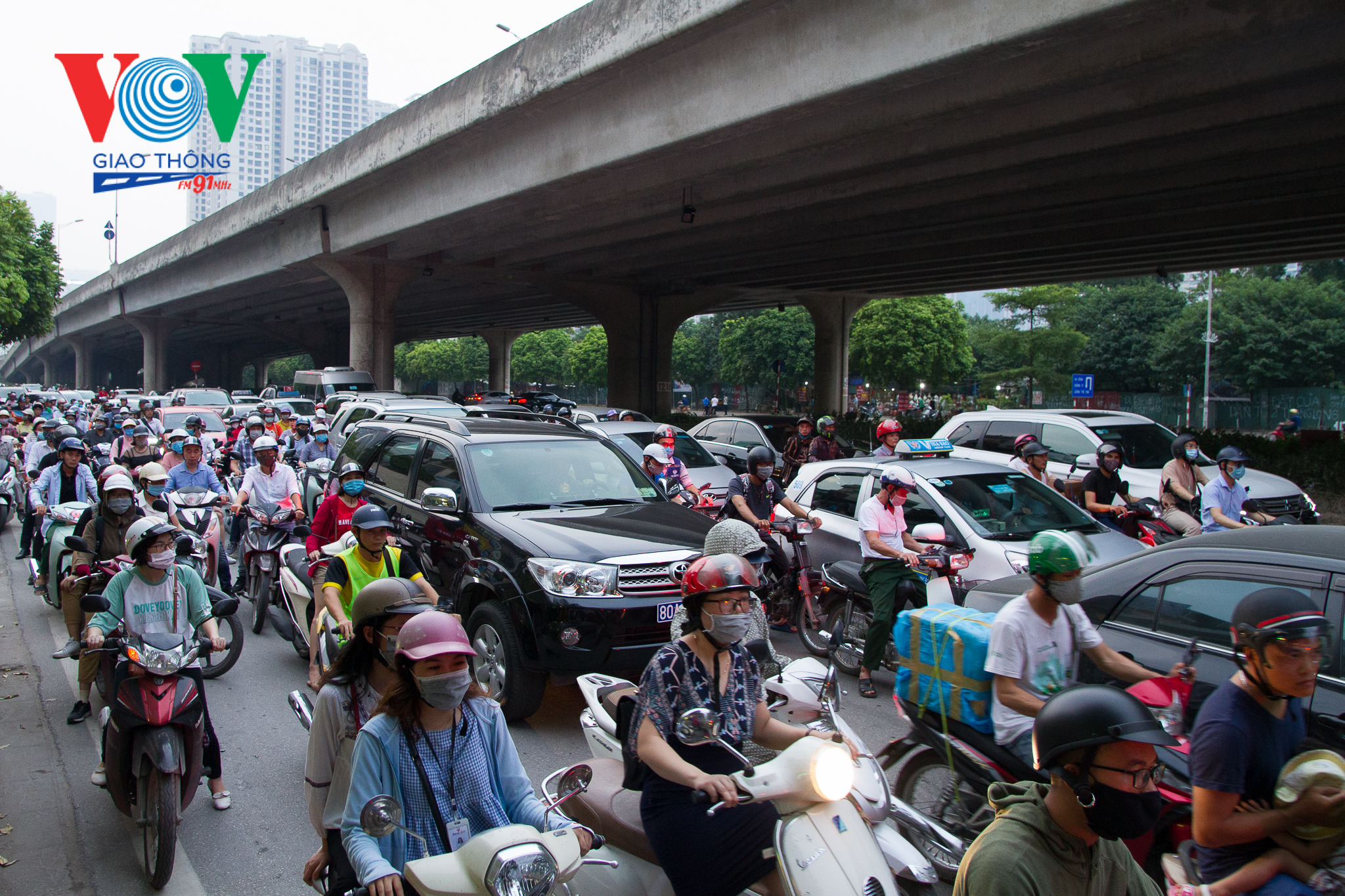 Trong những năm qua, thành phố Hà Nội đã và đang tập trung phát triển nhiều công trình kết cấu hạ tầng giao thông để từng bước hoàn thiện theo quy hoạch