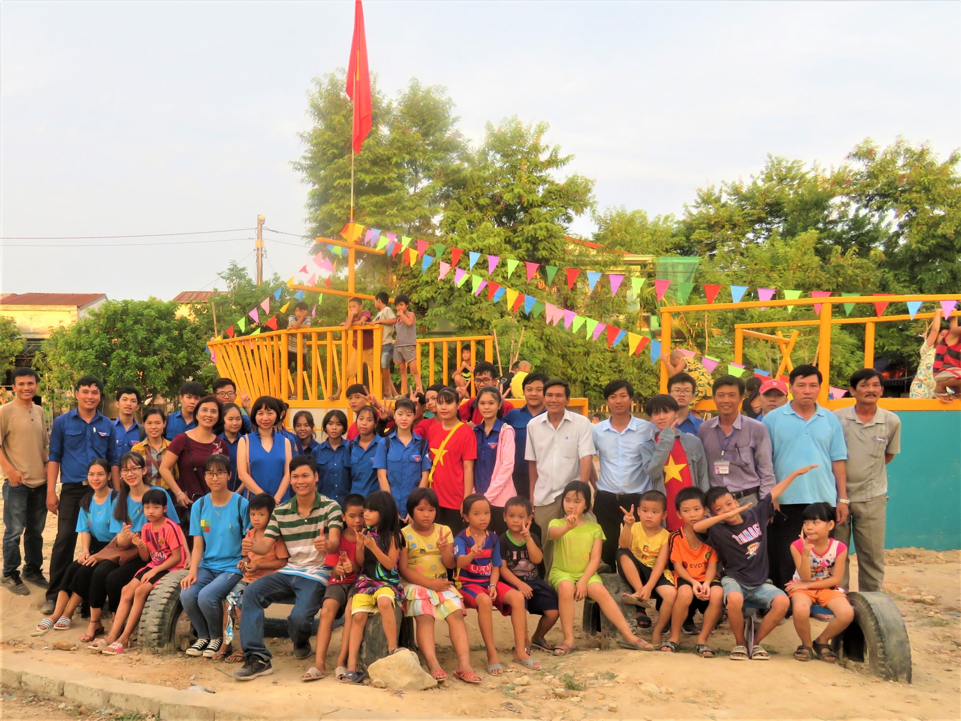 Sân chơi cho trẻ em khu tái định cư Phú Hiệp - TP Huế.jpg