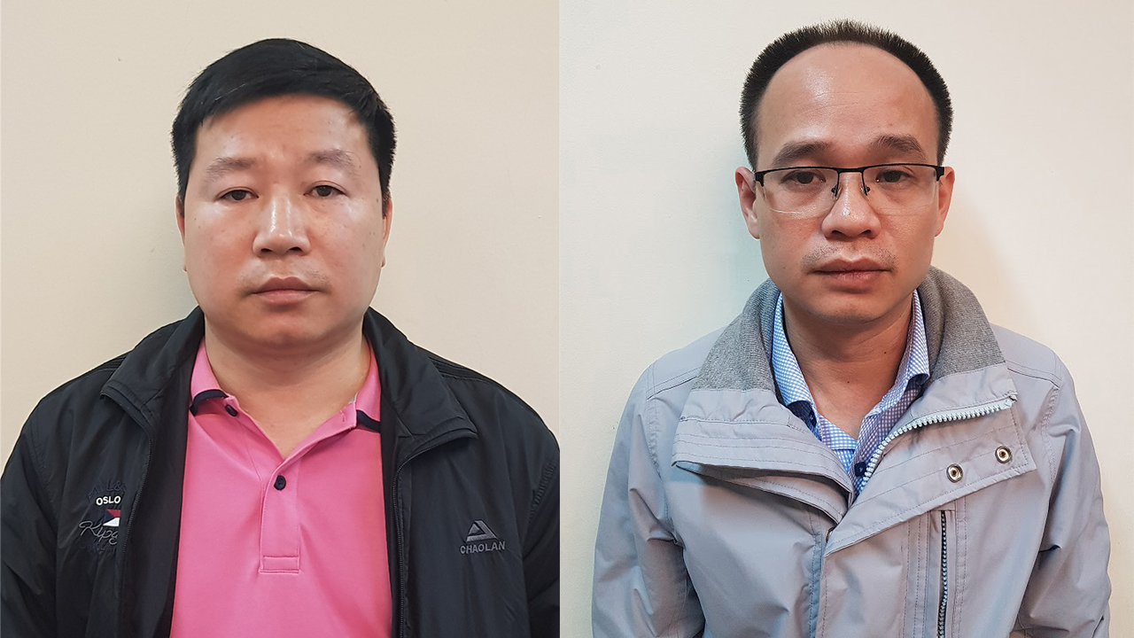Hai bị can: Chu Bá Toàn - Phó chi Cục trường (trái) và Hoàng Thanh Sơn - Công chức Hải quan Chi cục Hải quan cửa khẩu Chi Ma, Lạng Sơn (phải)