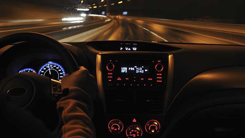 Cần tập trung cao độ khi lái xe ban đêm không có đèn đường