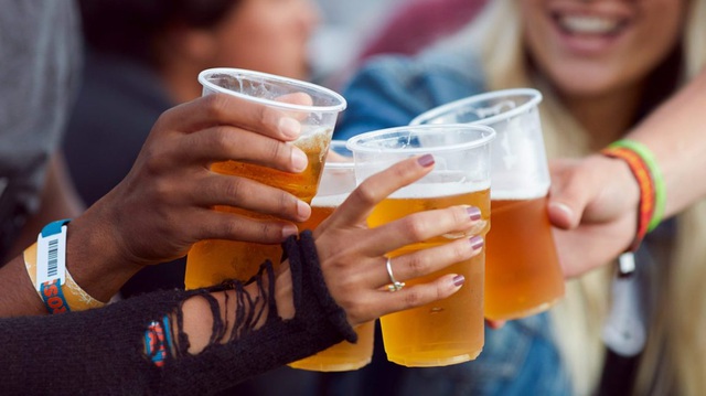Người có thói quen sử dụng bia rượu không chỉ ảnh hưởng trực tiếp đến sức khỏe, sự an toàn tính mạng khi tham gia giao thông mà còn ảnh hưởng đến vai trò, trách nhiệm của bản thân trong các gia đình nhỏ