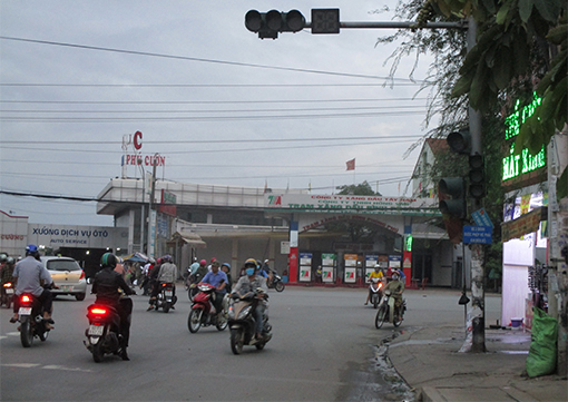 Tín hiệu đèn tại ngã tư Bình Thung không hoạt động dẫn đến mất an toàn giao thông cho người dân