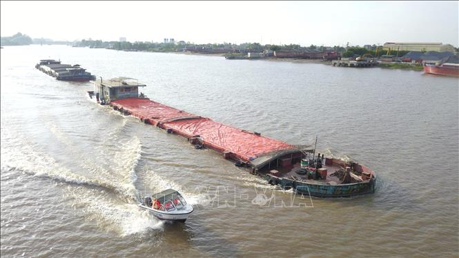 UBND thành phố Hà Nội vừa ban hành Công văn hướng dẫn tổ chức giao thông vận tải đường thủy (Ảnh minh họa: TTXVN)