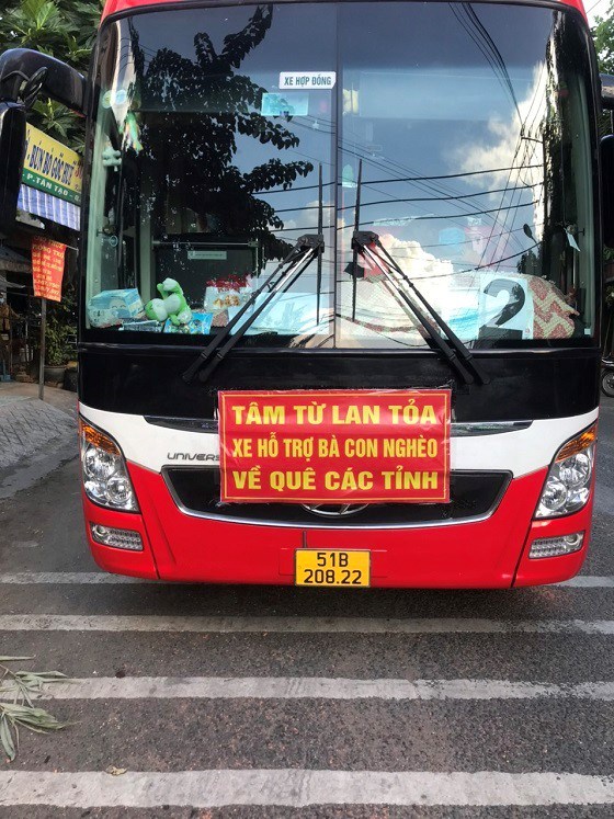Xe khách chở người tử TPHCM về tỉnh Quảng Bình trái phép 