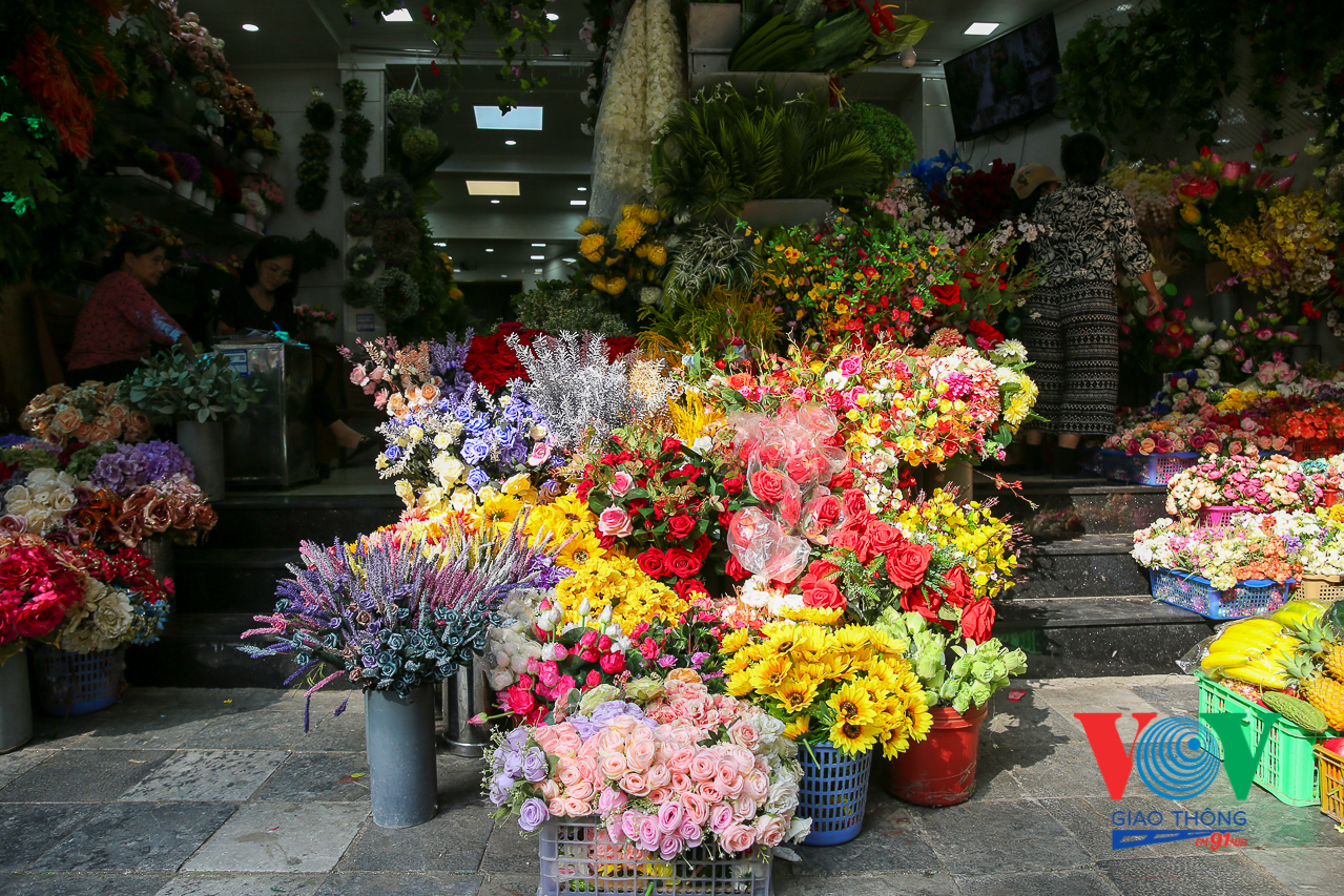 VOVGT-- Chợ hoa Tết phố bích hoạ Phùng Hưng 2020-3
