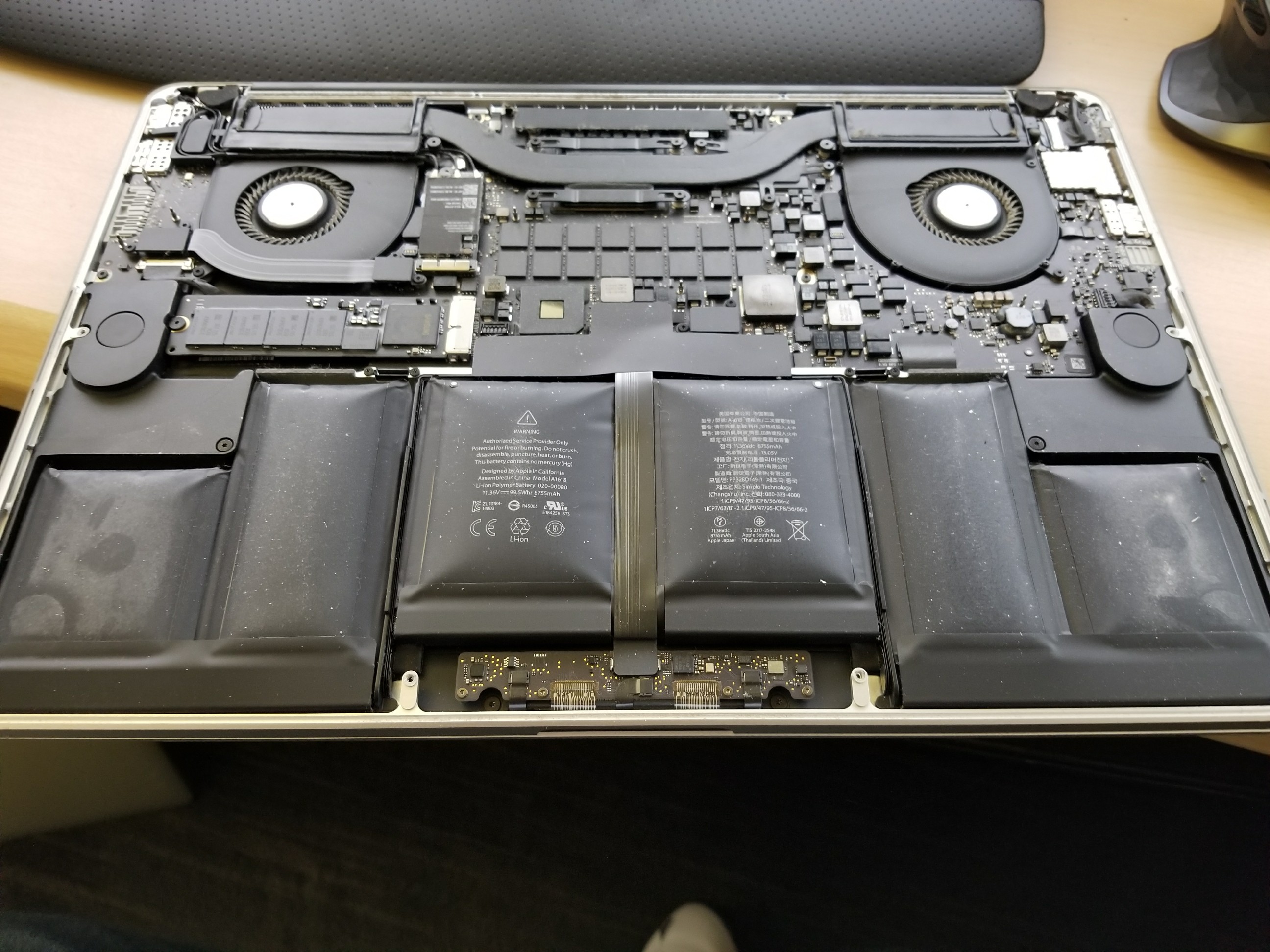 Sự cố pin cháy nổ, quá nhiệt trên Macbook Pro 15-inch