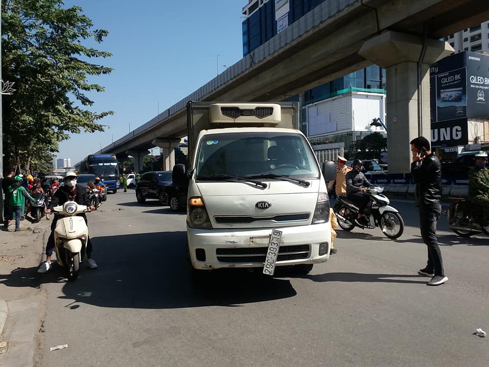 Hà Nội: Xe tải tông xe máy, 2 người tử vong, hầm chui Thanh Xuân ùn tắc nghiêm trọng