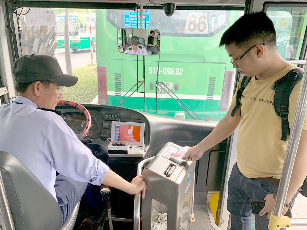 Xe buýt tại TP.HCM sẽ dùng vé điện tử từ năm 2021