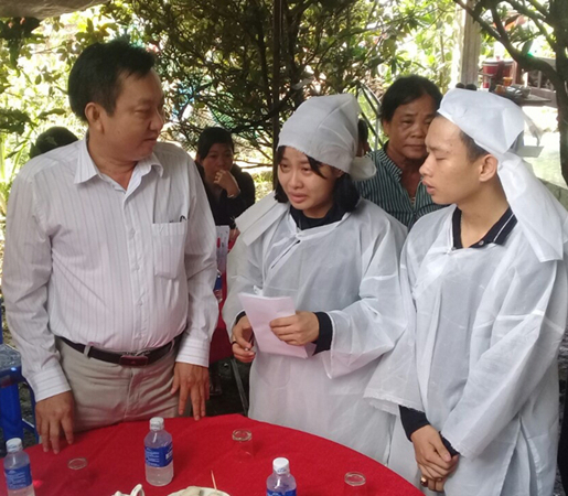 Ban An toàn giao thông tỉnh Tiền Giang đến thăm, tặng quà cho gia đình có 3 người tử nạn do TNGT tại xã Mỹ Đức Đông, huyện Cái Bè- Tiền Giang