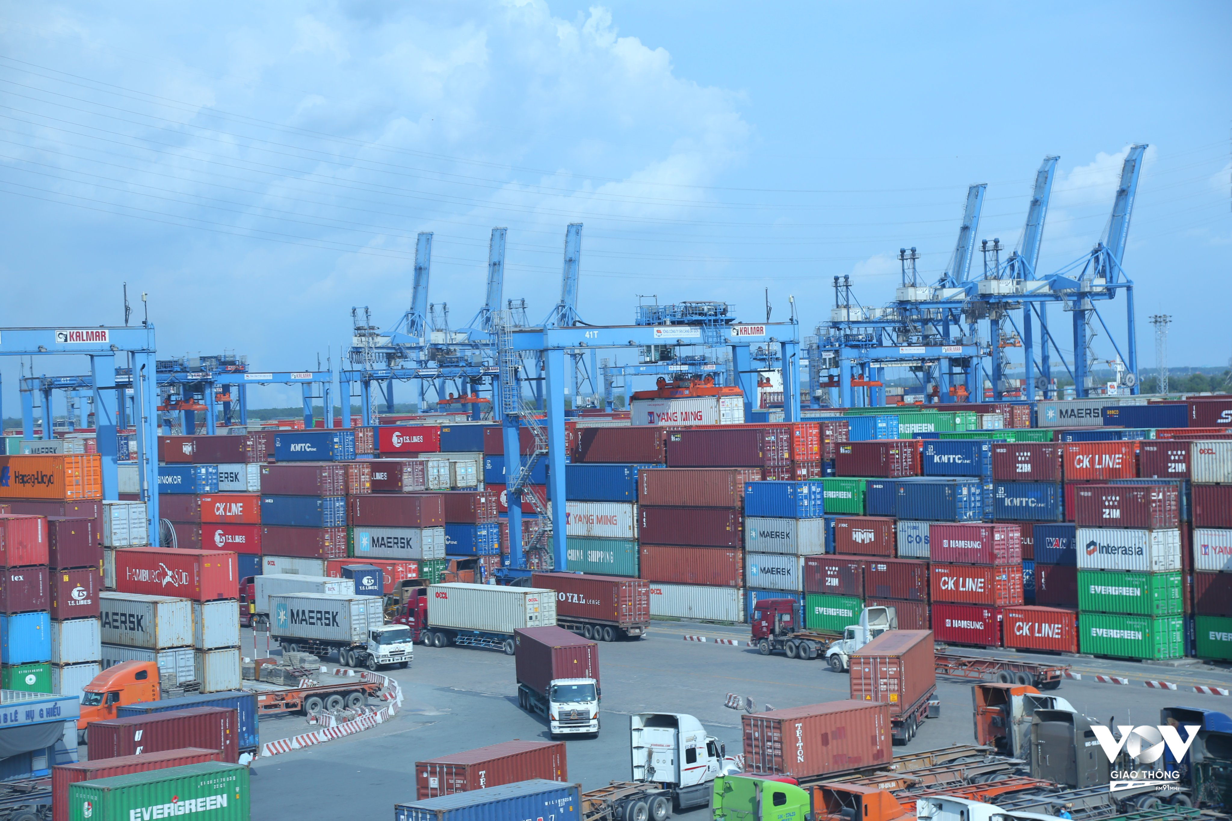 Tổng công ty Tân cảng Sài Gòn phối hợp với các cơ quan chức năng thực hiện đồng bộ nhiều giải pháp, kịp thời đảm bảo hàng hóa thông suốt qua các cảng, không để đứt gãy chuỗi sản xuất, cung ứng hàng hóa cho người dân và doanh nghiệp. 