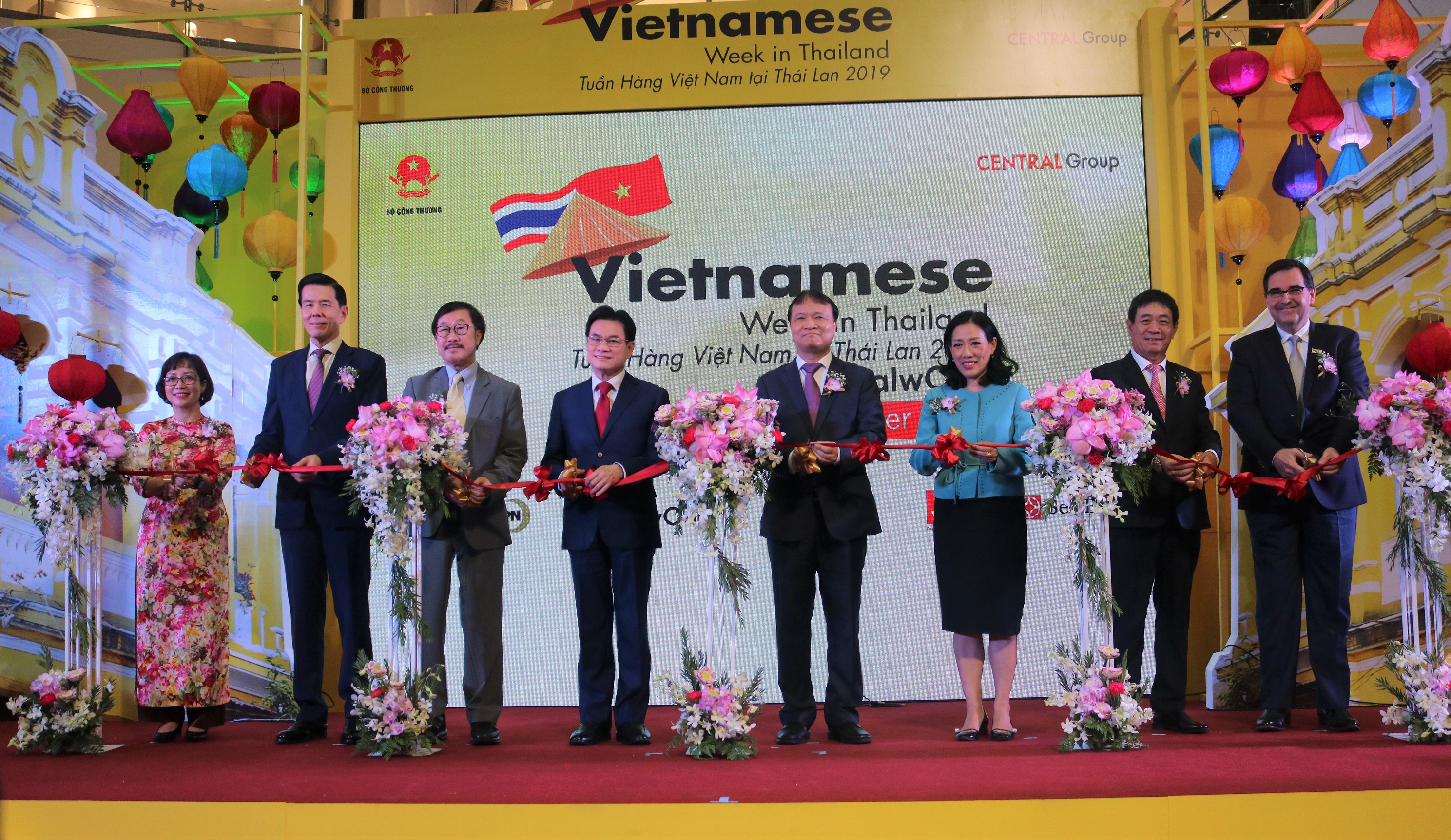 Cắt băng Khai mạc Tuần hàng Việt Nam tại Thái Lan 2019
