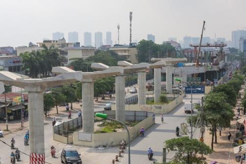 Dự án đường sắt đô thị tuyến Nhổn - Ga Hà Nội được khởi công từ năm 2010 nhưng đến nay vẫn chưa hoàn thành (Ảnh: TTXVN)