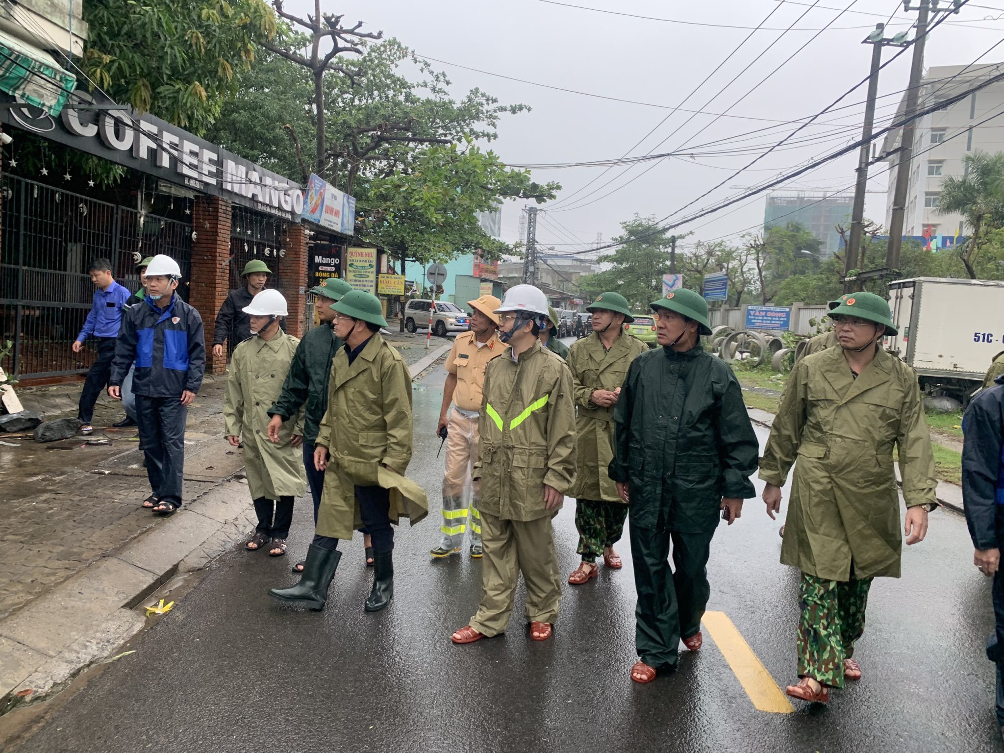 Đoàn công tác của Phó Thủ tướng Trịnh Đình Dũng kiểm tra công tác phòng chống cơn bão số 9 tại Đà nẵng