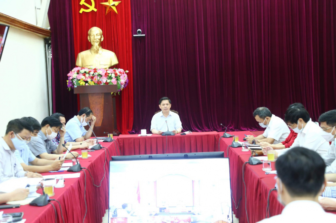 Bộ trưởng Bộ GTVT Nguyễn Văn Thể chủ trì cuộc họp trực tuyến đột xuất giữa Bộ GTVT và UBND 19 tỉnh khu vực phía nam - Ảnh: VGP