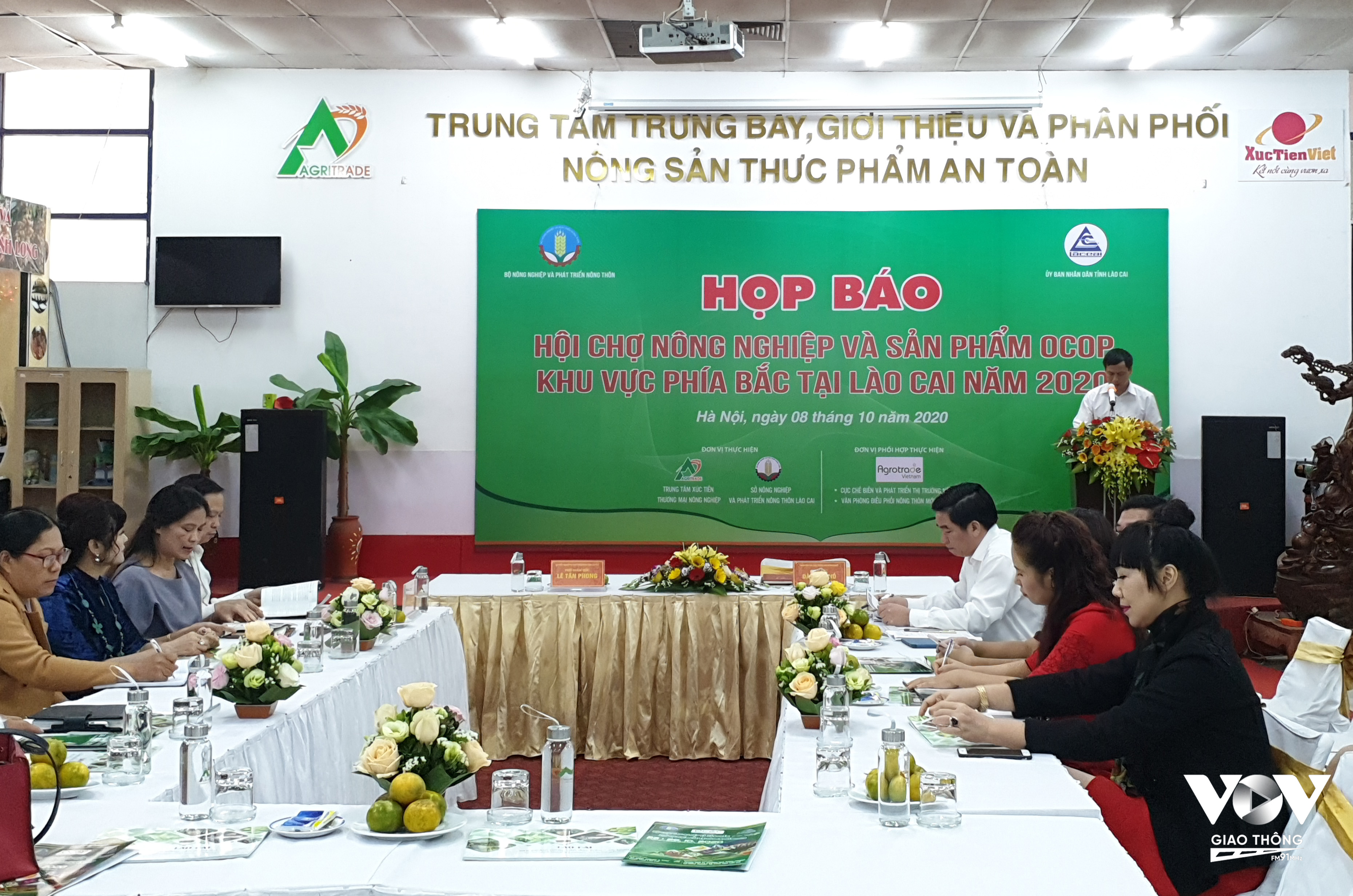 Ông Đào Văn Hồ, Giám đốc Trung tâm xúc tiến thương mại Nông nghiệp, Bộ Nông nghiệp và Phát triển nông thôn phát biểu tại họp báo