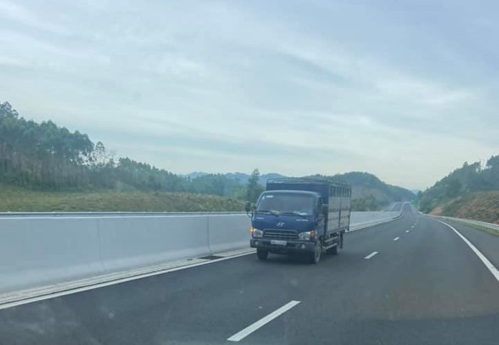 Xe đi ngược chiều trên cao tốc Bắc Giang – Lạng Sơn.