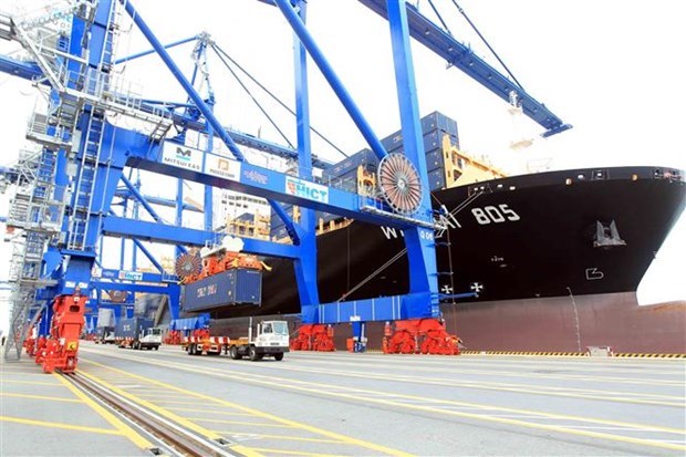 Hoạt động bốc xếp hàng nhập khẩu tại cảng biển Hải Phòng. (Ảnh: TTXVN)