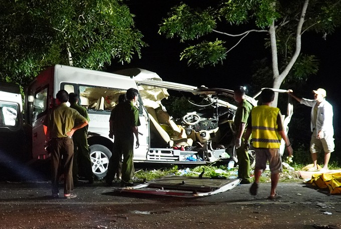 Hiện trường vụ tai nạn xảy khoảng 1h đêm 21/7 tại Bình Thuận