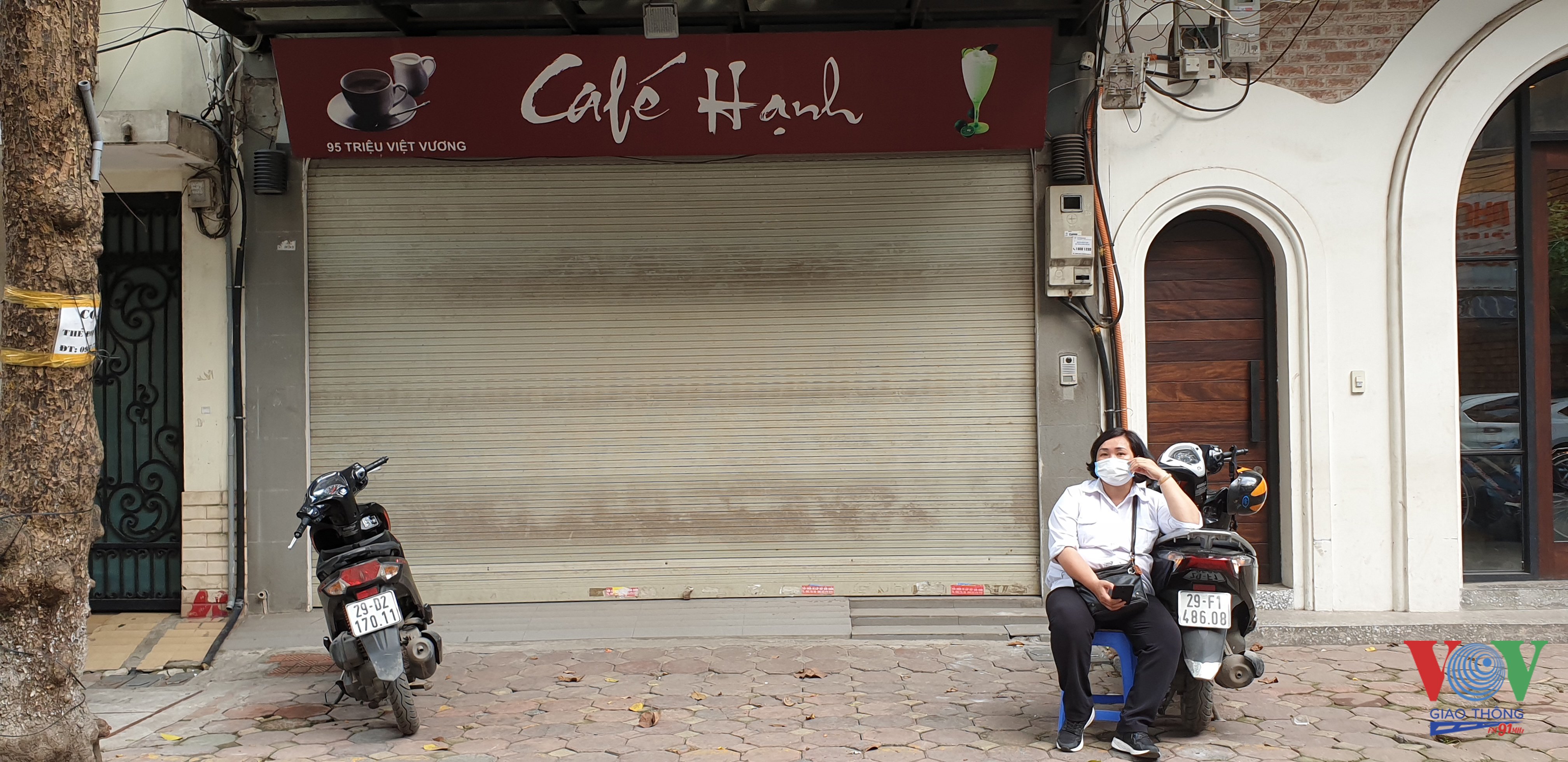 Ảnh 12: Bên cạnh những cửa hàng phớt lờ lệnh cấm, nhiều cơ sở kinh doanh đã chấp hành rất tốt chủ trương của UBND Thành phố Hà Nội./.