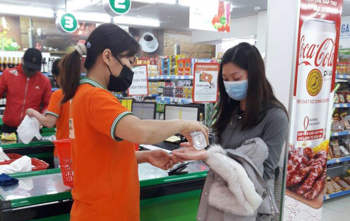Công tác vệ sinh chống dịch Covid-19 tại siêu thị Hapromart