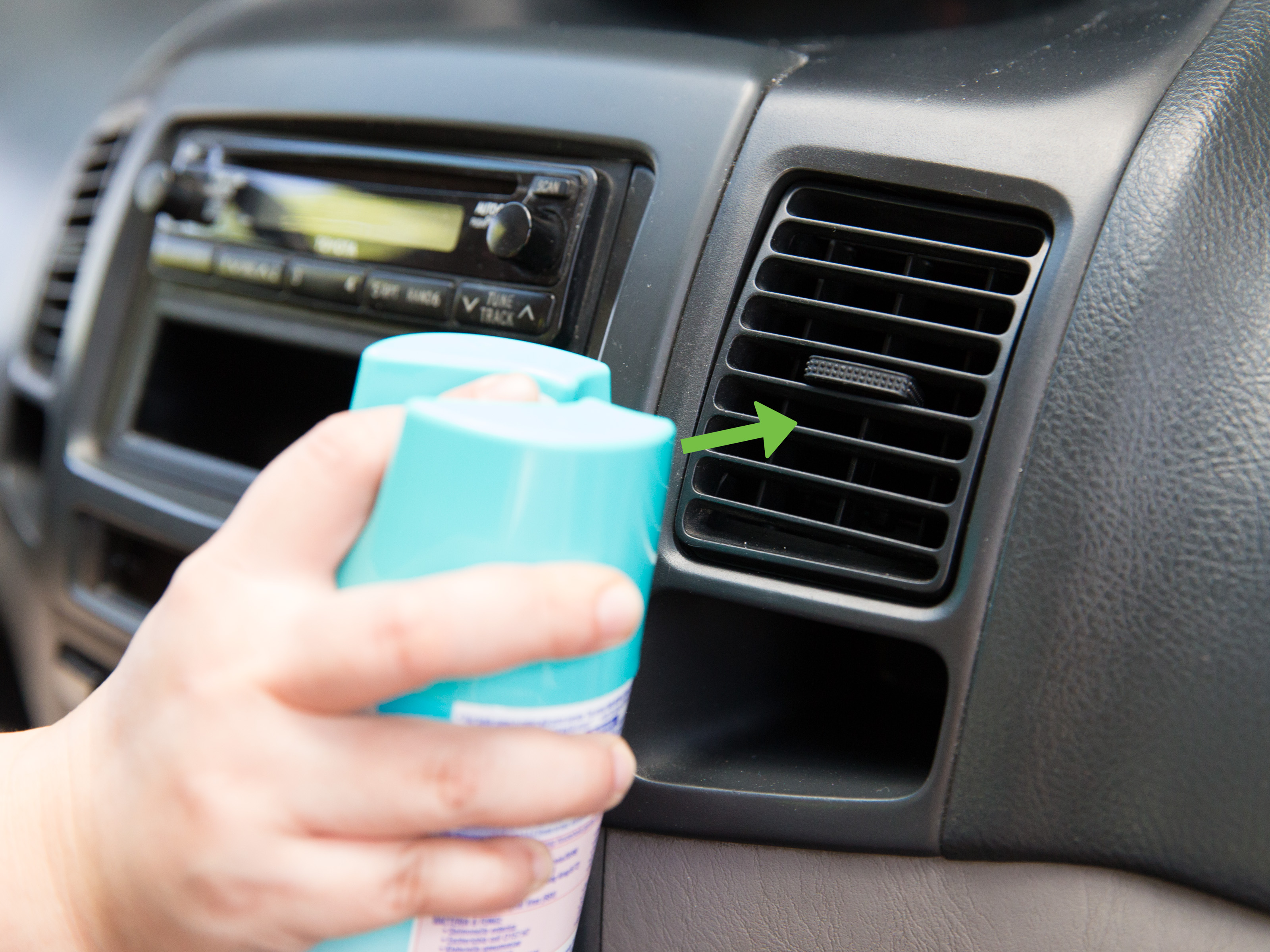 Xử lý thế nào khi điều hòa ô tô có mùi khó chịu?
