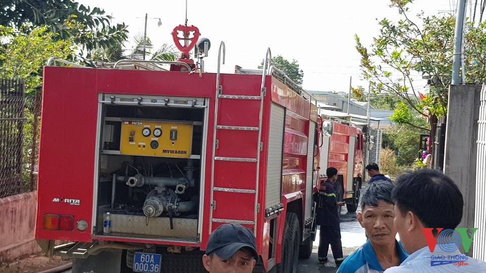 Lực lượng PCCC tỉnh Đồng Nai điều động nhiều xe cứu hoả đến hiện trường