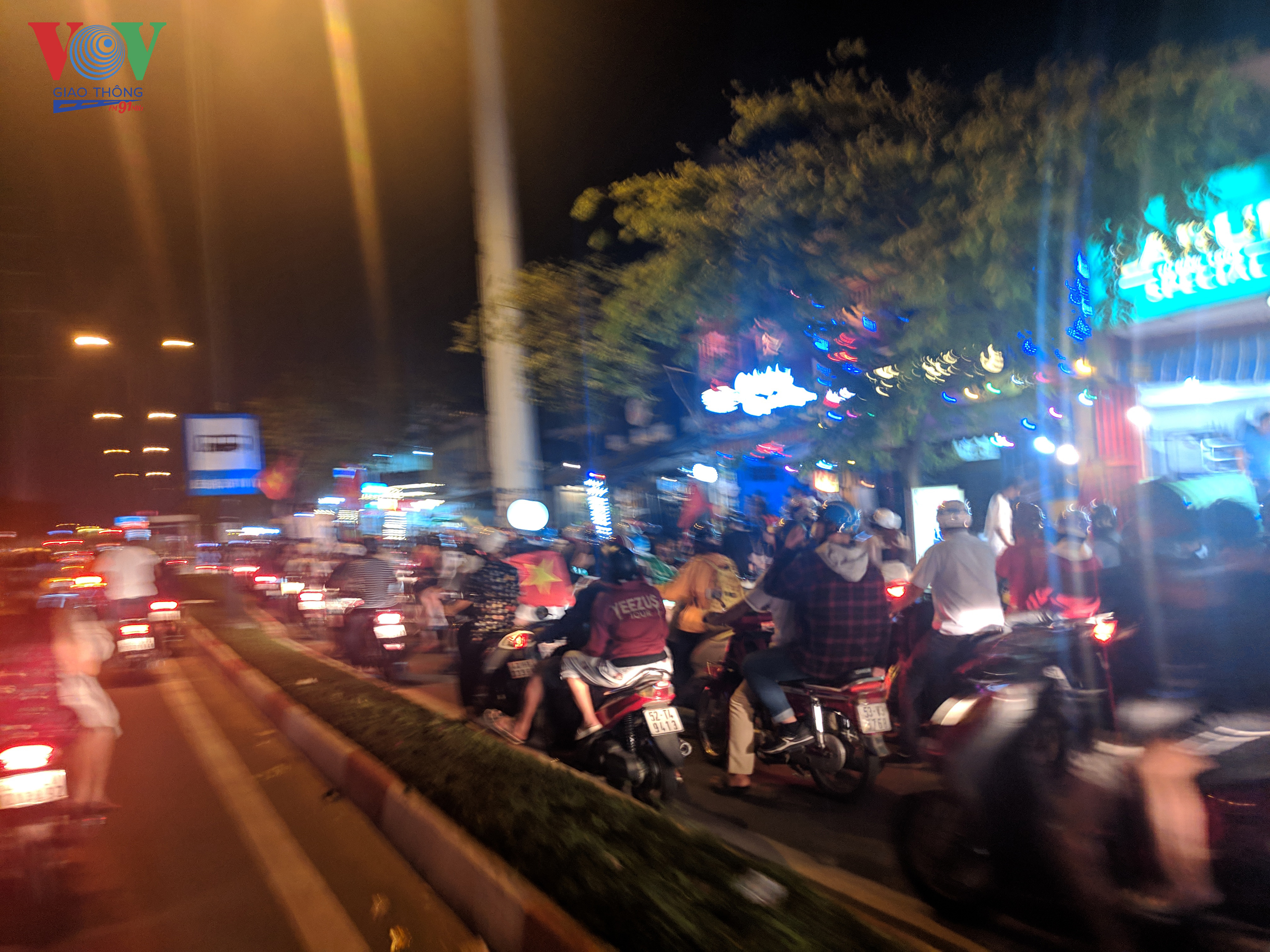 TP.HCM: Người dân đổ ra đường mừng chức vô địch của U22 Việt Nam