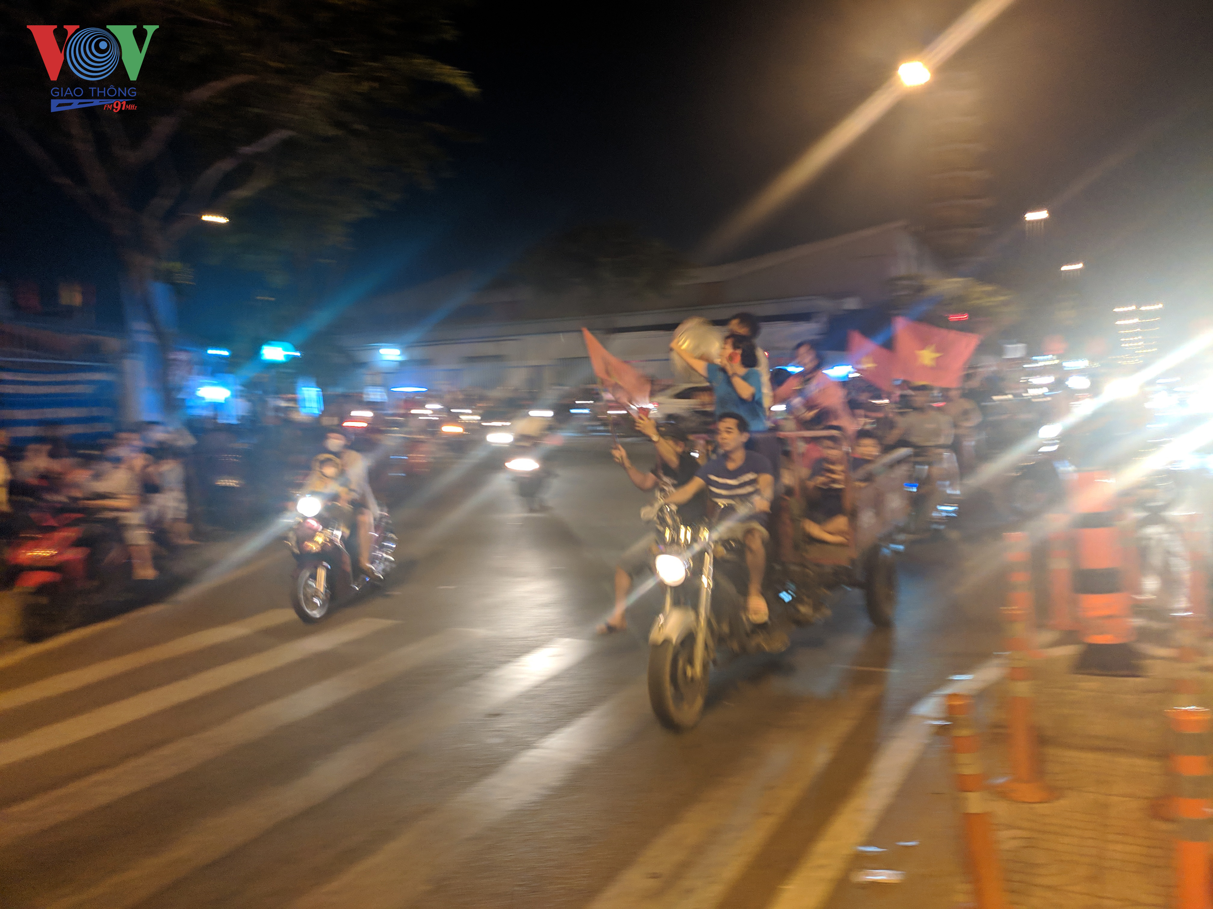 TP.HCM: Người dân đổ ra đường mừng chức vô địch của U22 Việt Nam