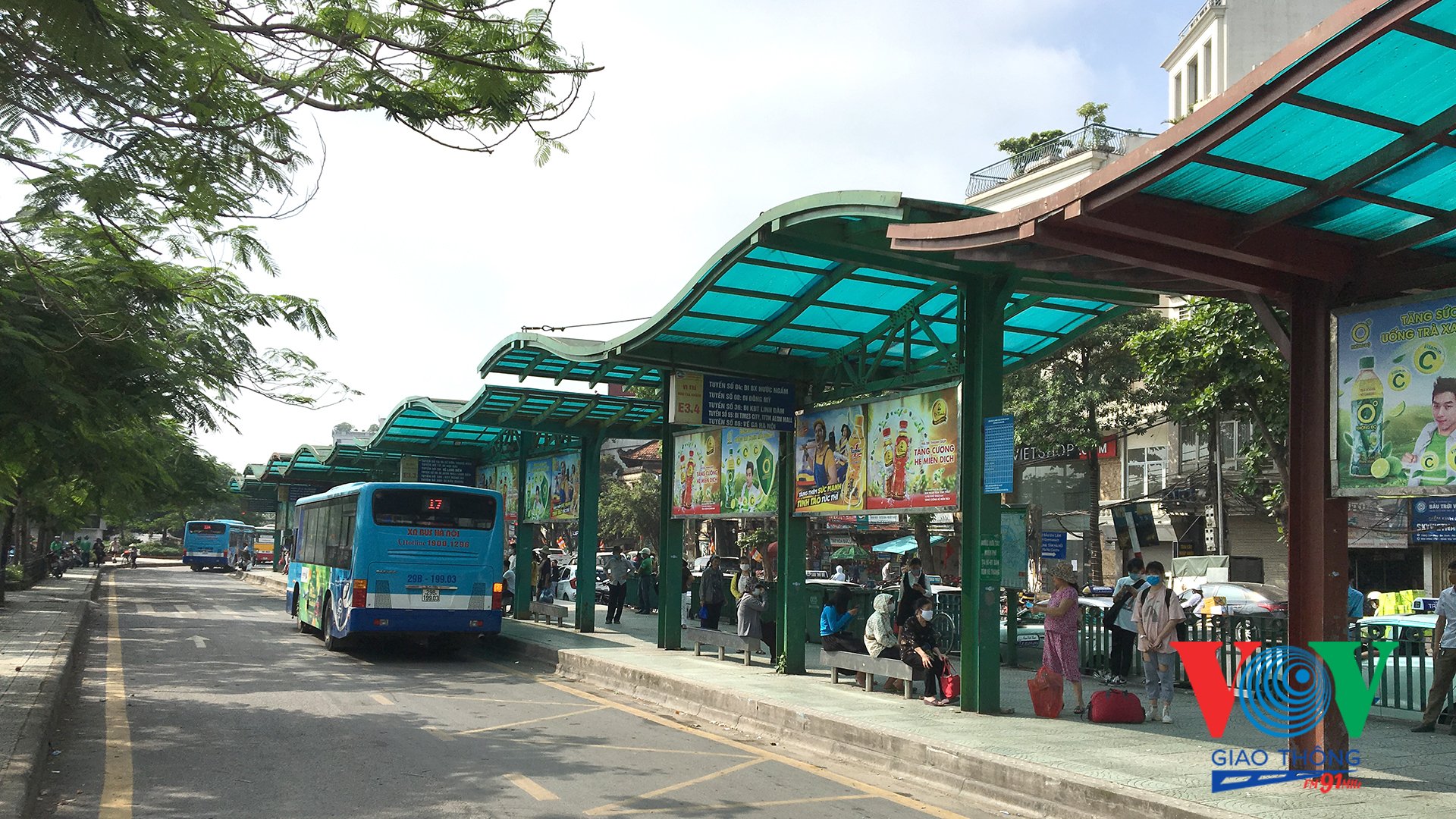 Hà Nội muốn huy động gần 1.000 tỷ đồng xây dựng nhà chờ xe buýt, biển quảng cáo tại 12 quận huyện - Ảnh minh họa Việt Cường