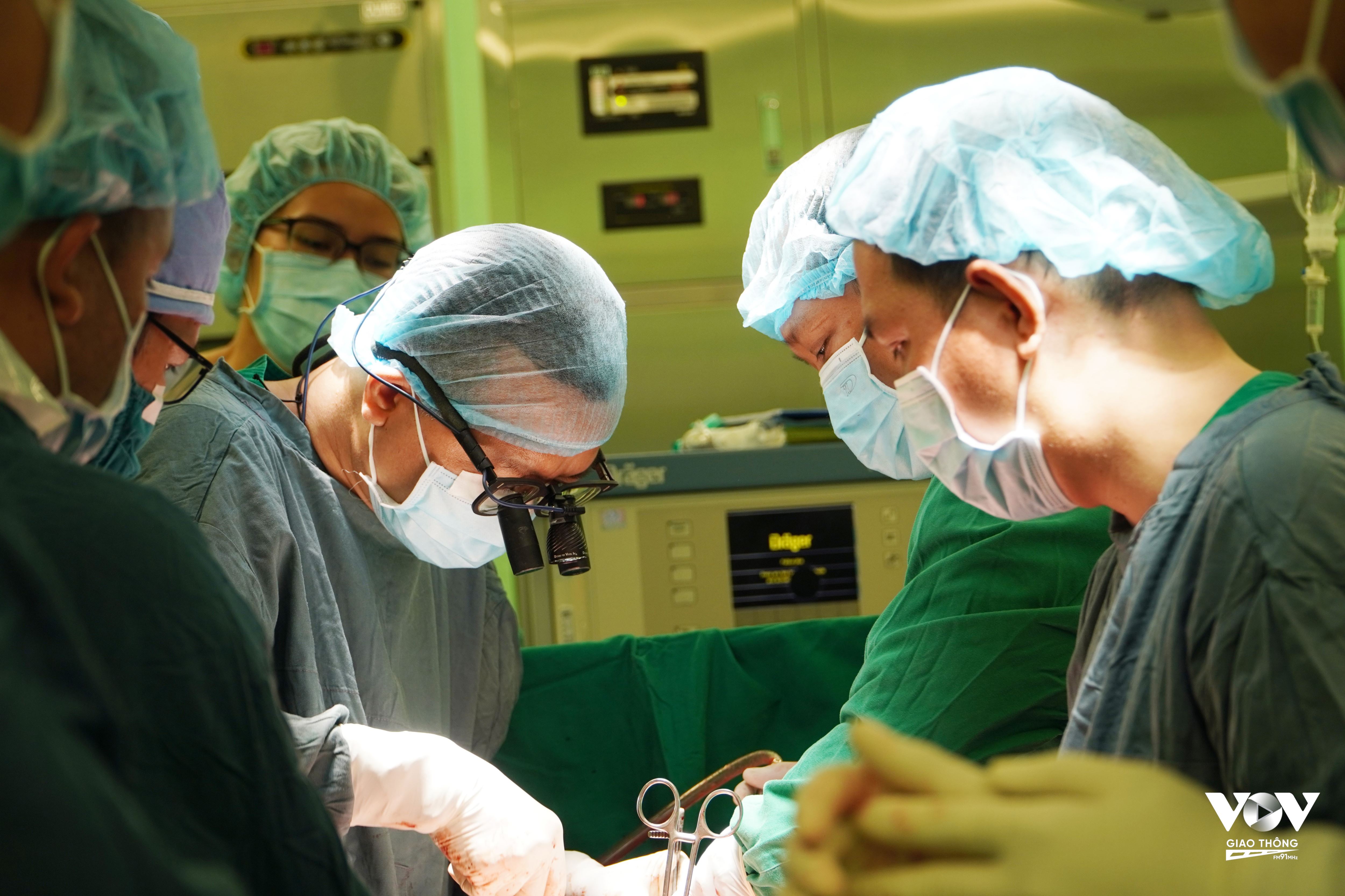 Kíp phẫu thuật lấy tạng từ phòng mổ