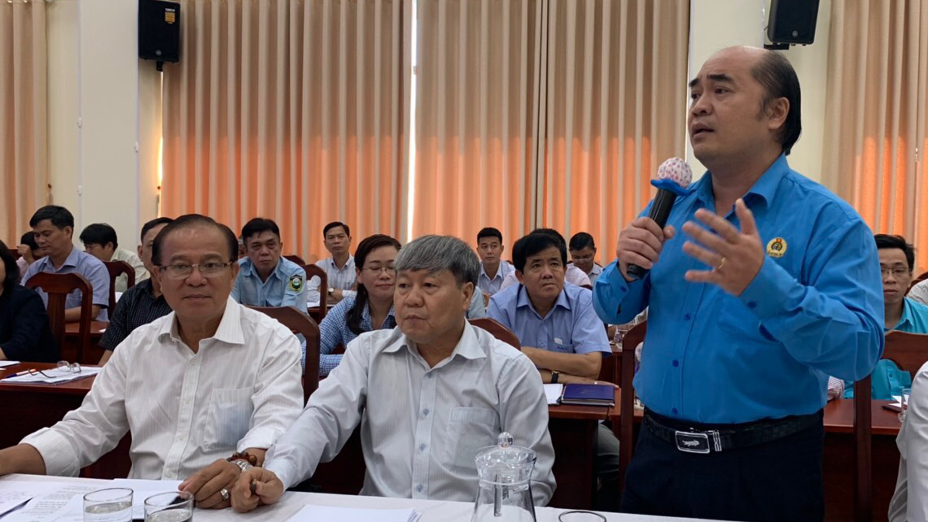 Ông Hồ Xuân Lâm, Phó Chủ tịch LĐLĐ TPHCM phát biểu tại hội nghị