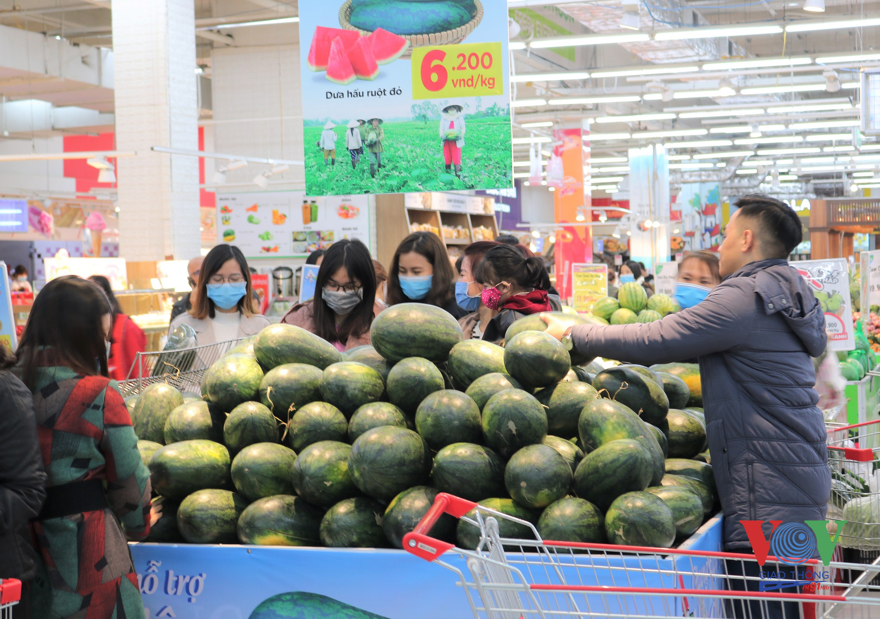Người tiêu dùng Thủ đô nhiệt tình ủng hộ  dưa hấu của nông dân Gia Lai