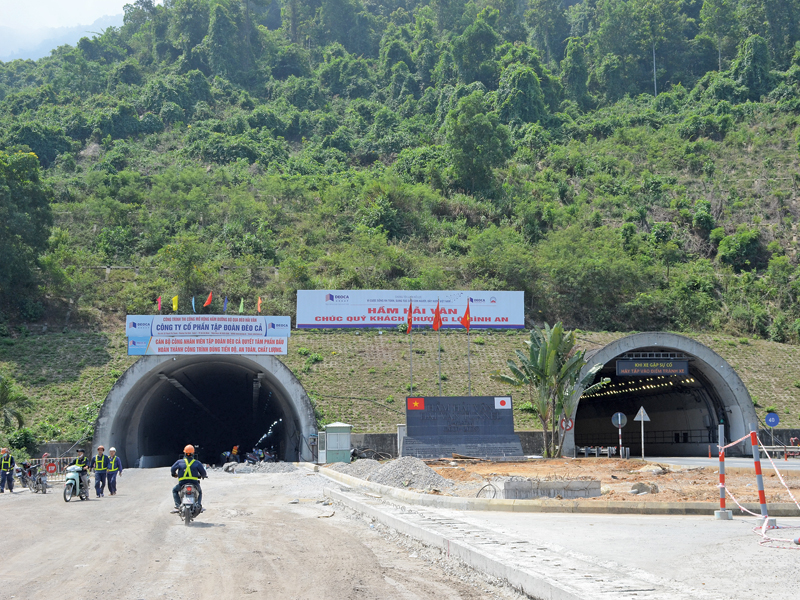 Dự án mở rộng hầm đường bộ Hải Vân đang tăng tốc về đích - Ảnh Báo đầu tư