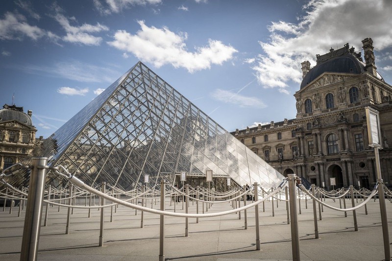 Bảo tàng Louvre trong tình trạng đóng cửa sau khi Thủ tướng Pháp ban lệnh đóng cửa các điểm du lịch. (Ảnh: Getty)