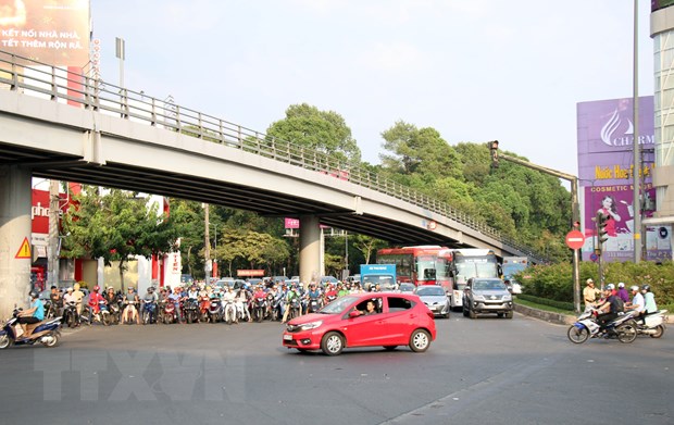 Khu vực vòng xoay Lăng Cha Cả (quận Tân Bình) vẫn còn phức tạp, là điểm có nguy cơ ùn tắc giao thông. (Ảnh: Tiến Lực/TTXVN)