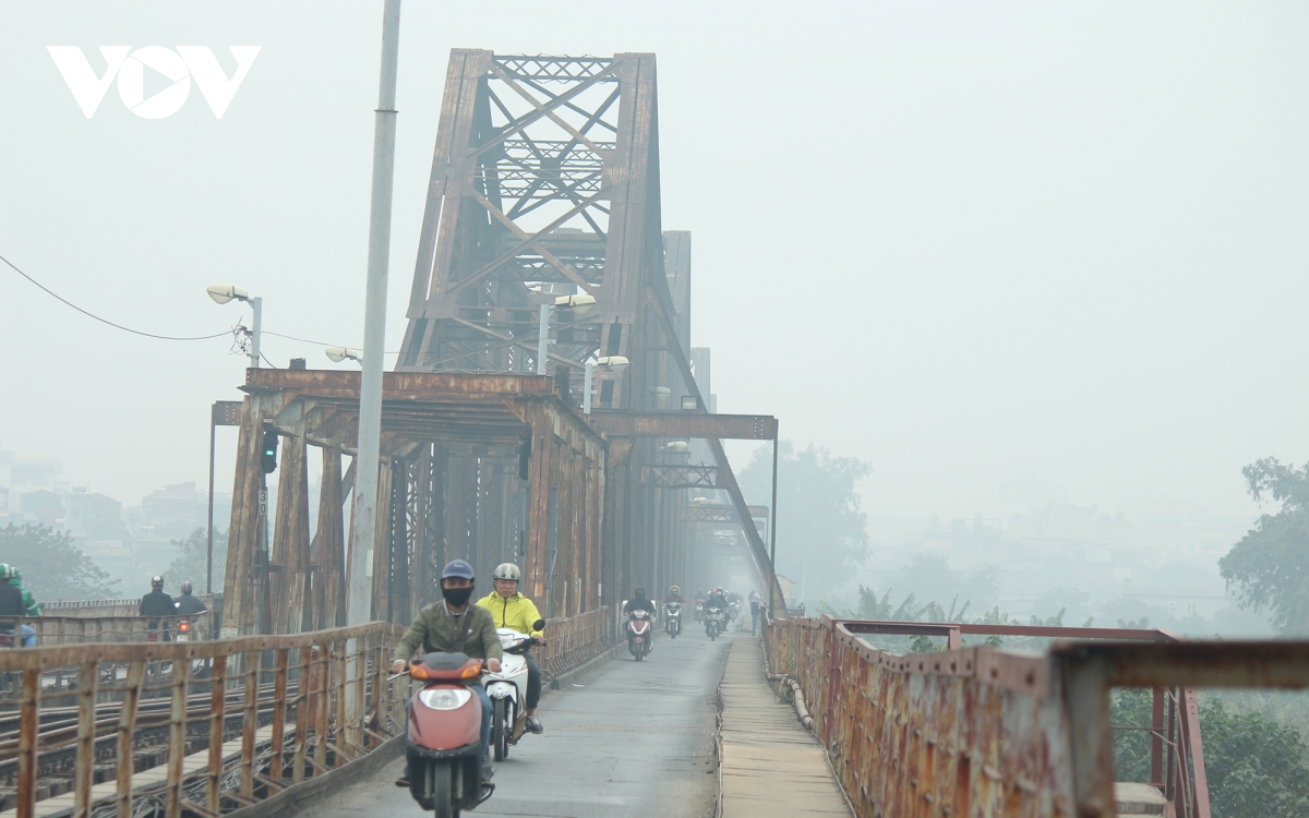Sương mù bao trùm khắp nơi ở Hà Nội