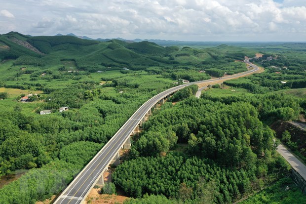 Đường cao tốc La Sơn-Túy Loan đoạn qua huyện Nam Đông, tỉnh Thừa Thiên-Huế