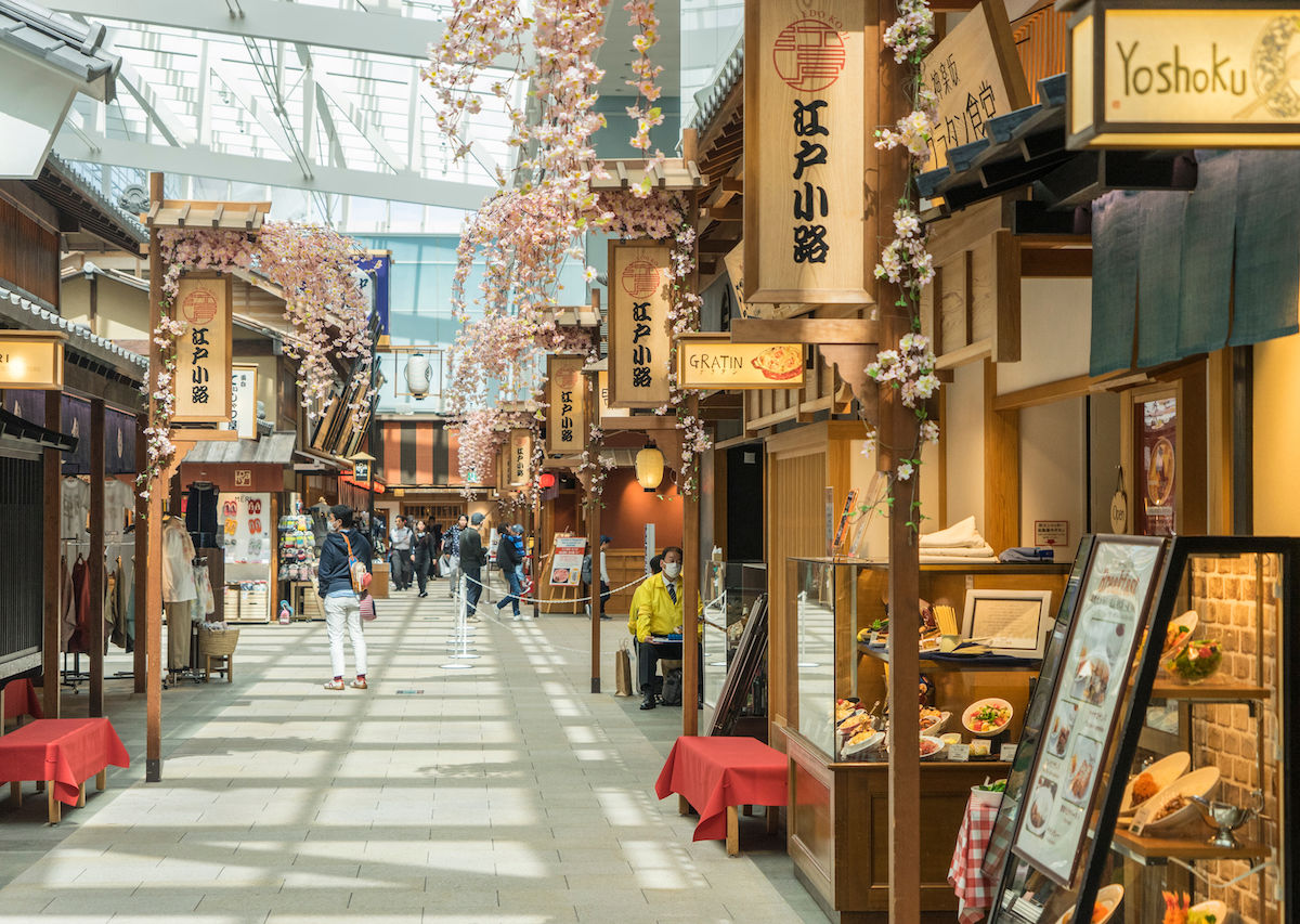 Khu vực mô phỏng đường chợ Nhật Bản thế kỷ 17 tại nhà ga quốc tế sân bay Haneda