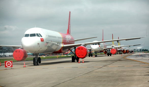 Theo Hiệp hội Doanh nghiệp Hàng không Việt Nam, nếu sân bay Nội Bài tiếp tục ngừng tiếp nhận khách bay thương mại định kỳ thì sẽ gây thiệt hại lớn cho hàng không - Ảnh minh họa Tuổi trẻ