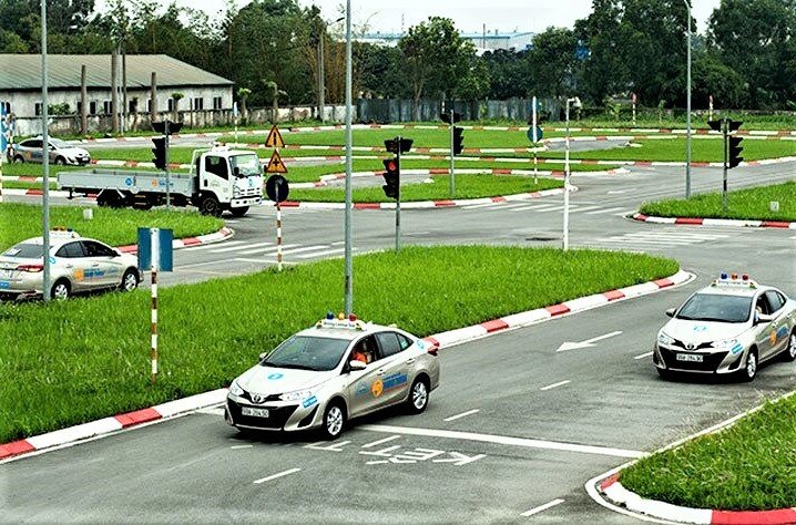 Sau thời gian giãn cách xã hội, các Trung tâm đào tạo và sát hạch lái xe trên địa bàn thành phố Hà Nội và một số tỉnh thành lân cận đã bắt đầu hoạt động trở lại. 