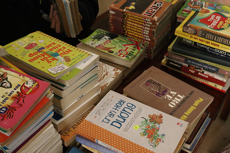 Gần 10.000 cuốn sách đã được đóng góp vào thư viện Trang Hoa, sẵn sàng chờ thực hiện nhiệm vụ gửi trao tri thức.