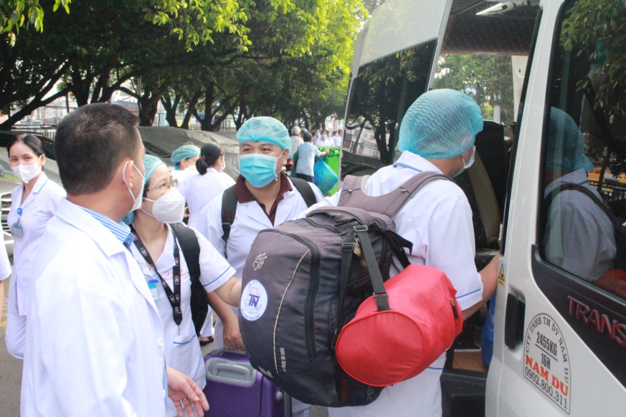  Đội quân y tế của bệnh viện Thống Nhất trước giờ lên đường hỗ trợ cho Bạc Liêu và các tỉnh Đồng bằng Sông Cửu Long