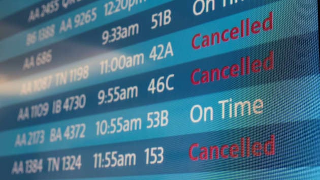 Hàng loạt chuyến bay của American Airlines bị hủy hôm 31/10