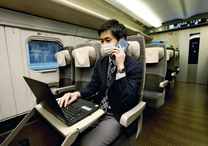 Toa văn phòng trên tàu cao tốc Shinkansen