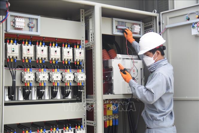 Hoàn thành lắp đặt hệ thống điện tại trạm xử lý nước thải Khu tái định cư Lộc An - Bình Sơn.