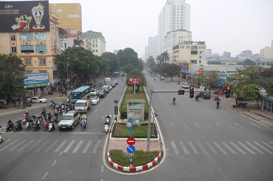 Hiện nay, dải phân cách giữa tuyến đường Hoàng Quốc Việt có bề rộng trung bình từ 8m đến 11,5m. Sau khi thực hiện xén còn giữ lại 4,4m.