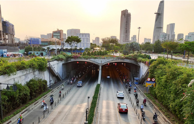 Hầm Thủ Thiêm, hạng mục quan trọng nhất của dự án đại lộ Đông Tây (nay là đường Võ Văn Kiệt - Mai Chí Thọ)