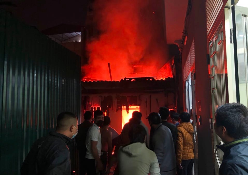 Hiện trường vụ cháy diễn ra vào đêm 03/1 tại quận Hoàng Mai (Hà Nội) khiến 3 người tử vong