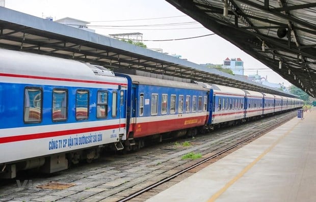 Ngành Đường sắt mở bán vé các đoàn tàu địa phương Tết Nhâm Dần 2022 (Ảnh: Minh Sơn/Vietnam+)