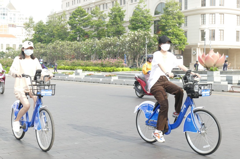 Ảnh 1: Xe đạp công cộng trung tâm TPHCM đã nhận được nhiều sự quan tâm của người dân sau 1 tháng thí điểm
